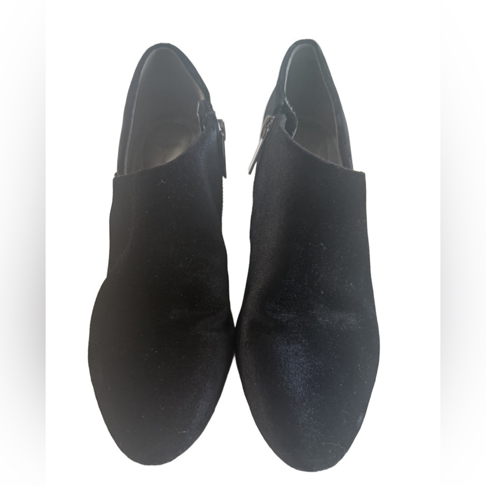 Bandolini Black Suede Women's Booties. Size 7.